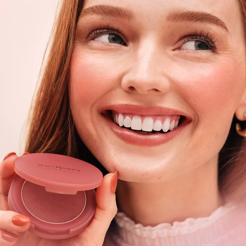 Rare Beauty Fashion Positive L - Rare Beauty Makeup Highlighter recension och pris