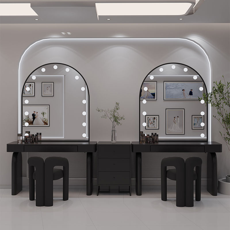 Dresser with lamp Makeup artis - Beauty And Makeup Studio recension och pris
