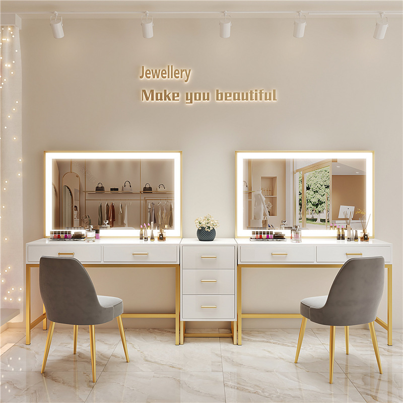 Nail art makeup artist studio  - Beauty And Makeup Studio recension och pris