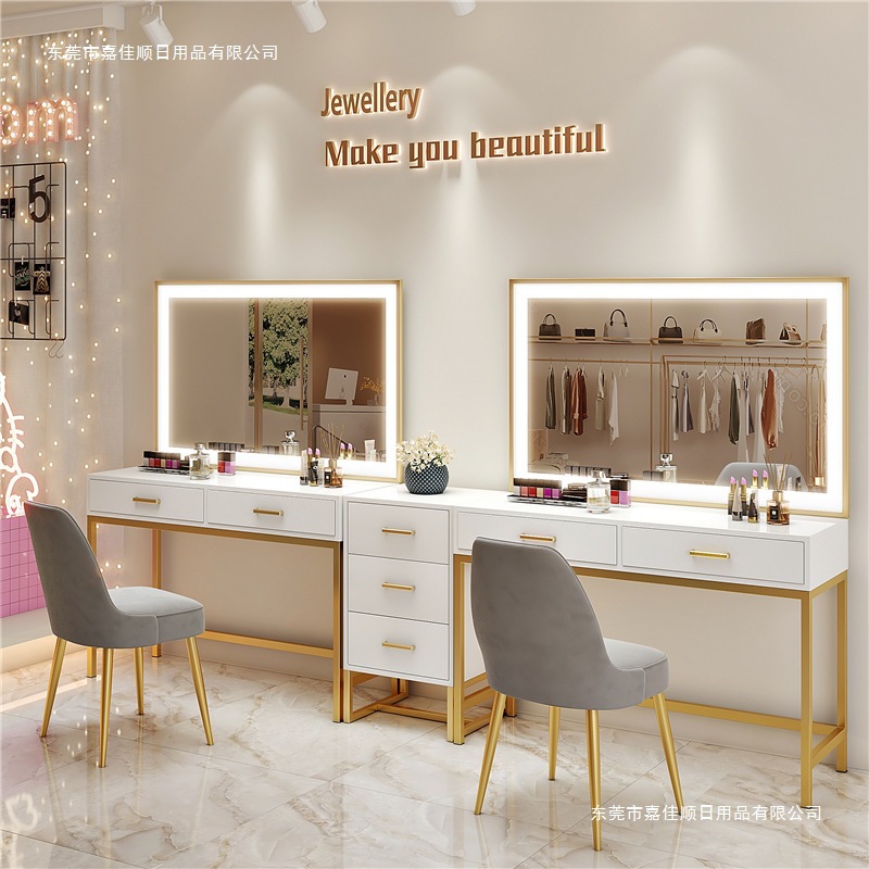 Nail art makeup artist studio  - Beauty And Makeup Studio recension och pris
